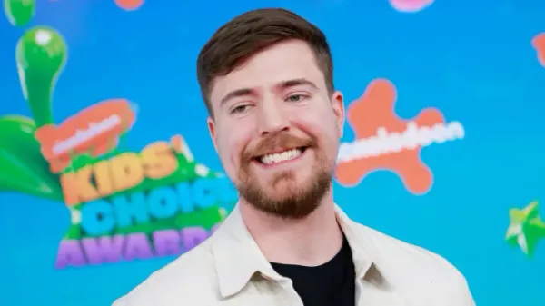 MrBeast infront of a Nickelodeon banner